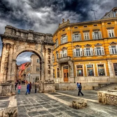 Cosy Aura 3, 100m From Amphitheater Apartment Pula