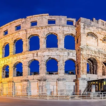 Cosy Aura 3, 100m From Amphitheater Apartment Pula